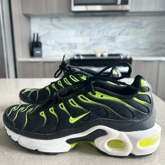 Nike Air Max Plus - Picture 2 of 5